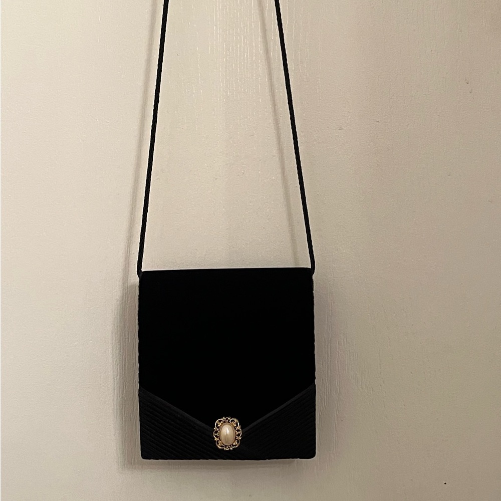 Black shoulder bag with beautiful pearl and mirror.